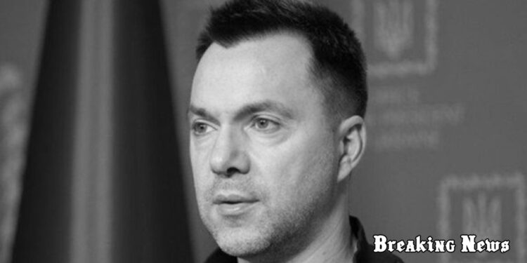 Час закінчувати з цим "цирком". На Арестовича написали заяву до поліції