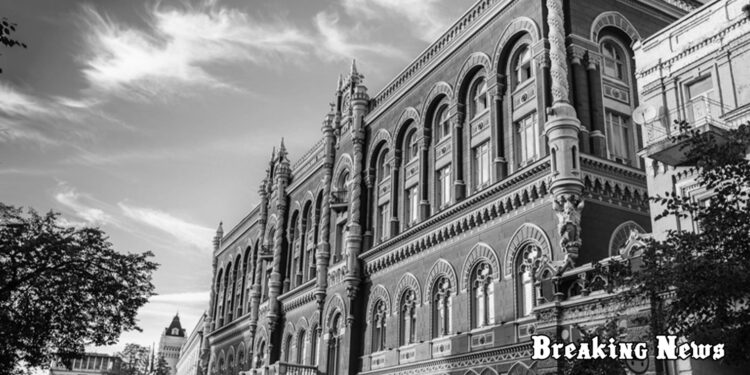 Шахрайства з картками та робота страхових компаній: на що найчастіше скаржаться українці в НБУ