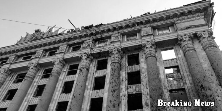 Ракети вибухнули біля будівлі ОВА: Синєгубов показав фото наслідків удару окупантів по центру Харкова