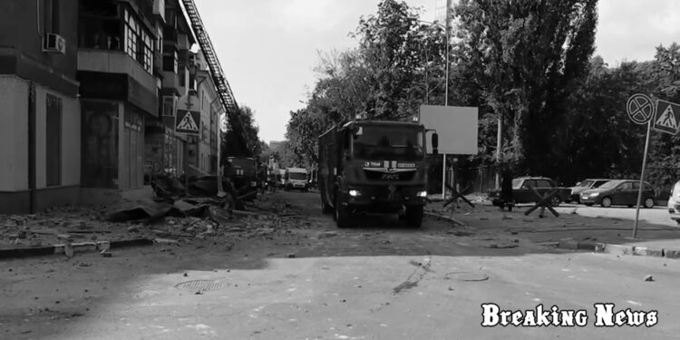 Окупанти обстріляли центр Харкова з артилерії, у місті пожежа, є загиблі та поранені