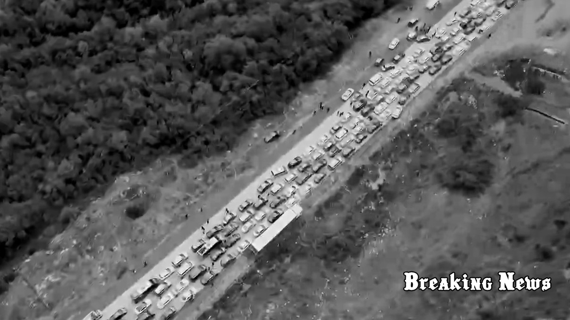 На випадок прориву резервістів. До пункту пропуску на кордоні РФ з Грузією під'їхав БТР з солдатами