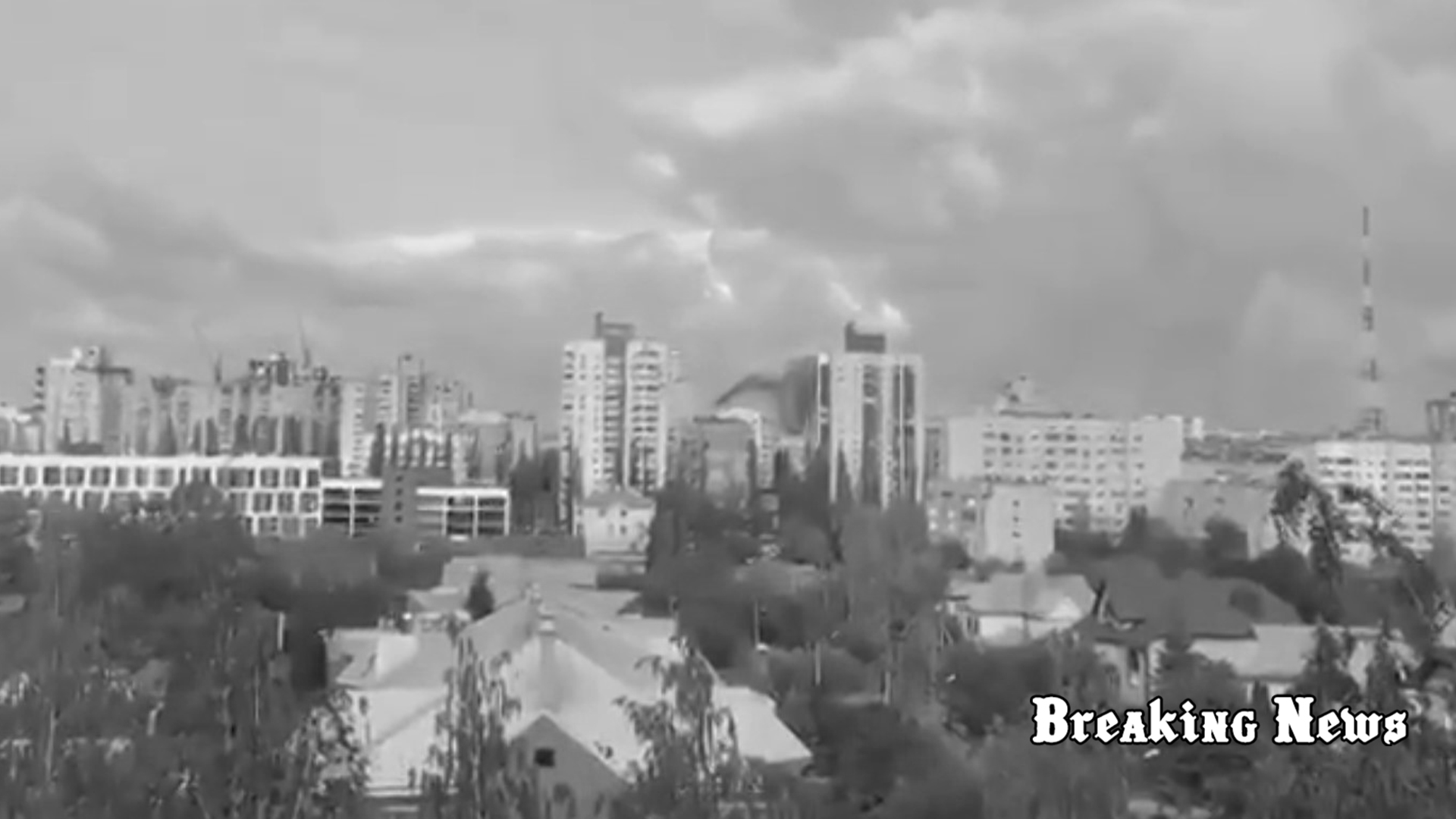 Ракета, запущена військовими РФ по Харкову, влучила в багатоповерхівку в російському Бєлгороді