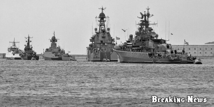 РФ вишикувала біля українських берегів 20 бойових кораблів