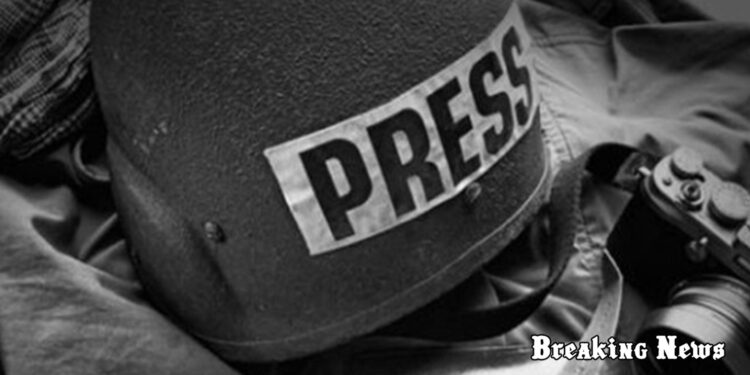 Українські та іноземні журналісти закликають владу повернути акредитацію медіа, які висвітлювали події в Херсоні