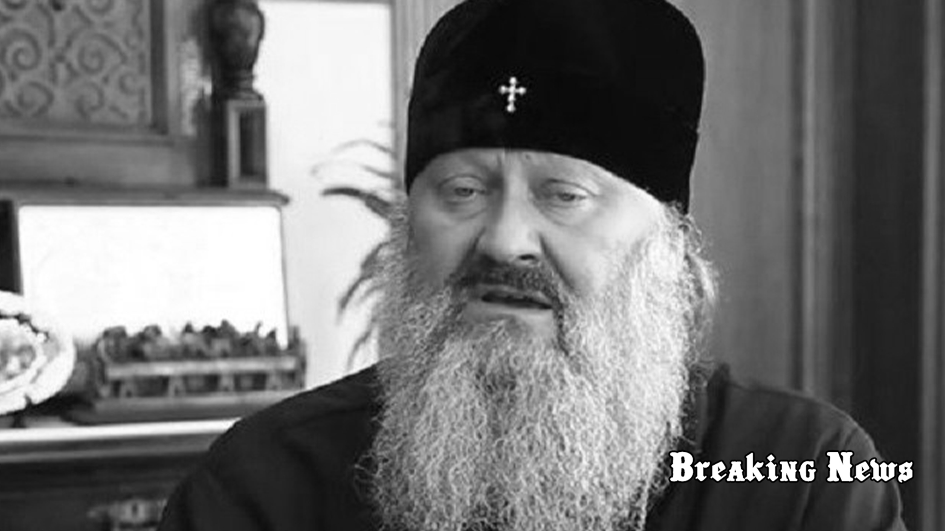 "Паша Мерседес" під час обшуків засвітив останній iPhone та шарф Louis Vuitton за 16 тис