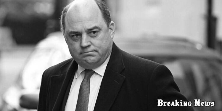 Колишній міністр оборони Британії занепокоєний зволіканням Лондона щодо ухвалення допомоги Україні