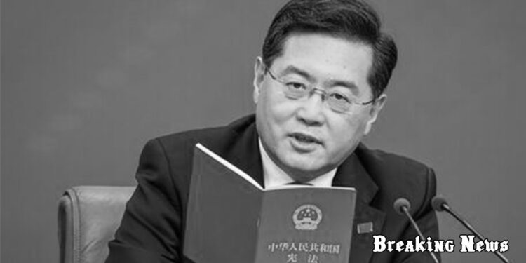 Голову МЗС Китаю, який місяць не з'являвся на публіці, звільнили з посади