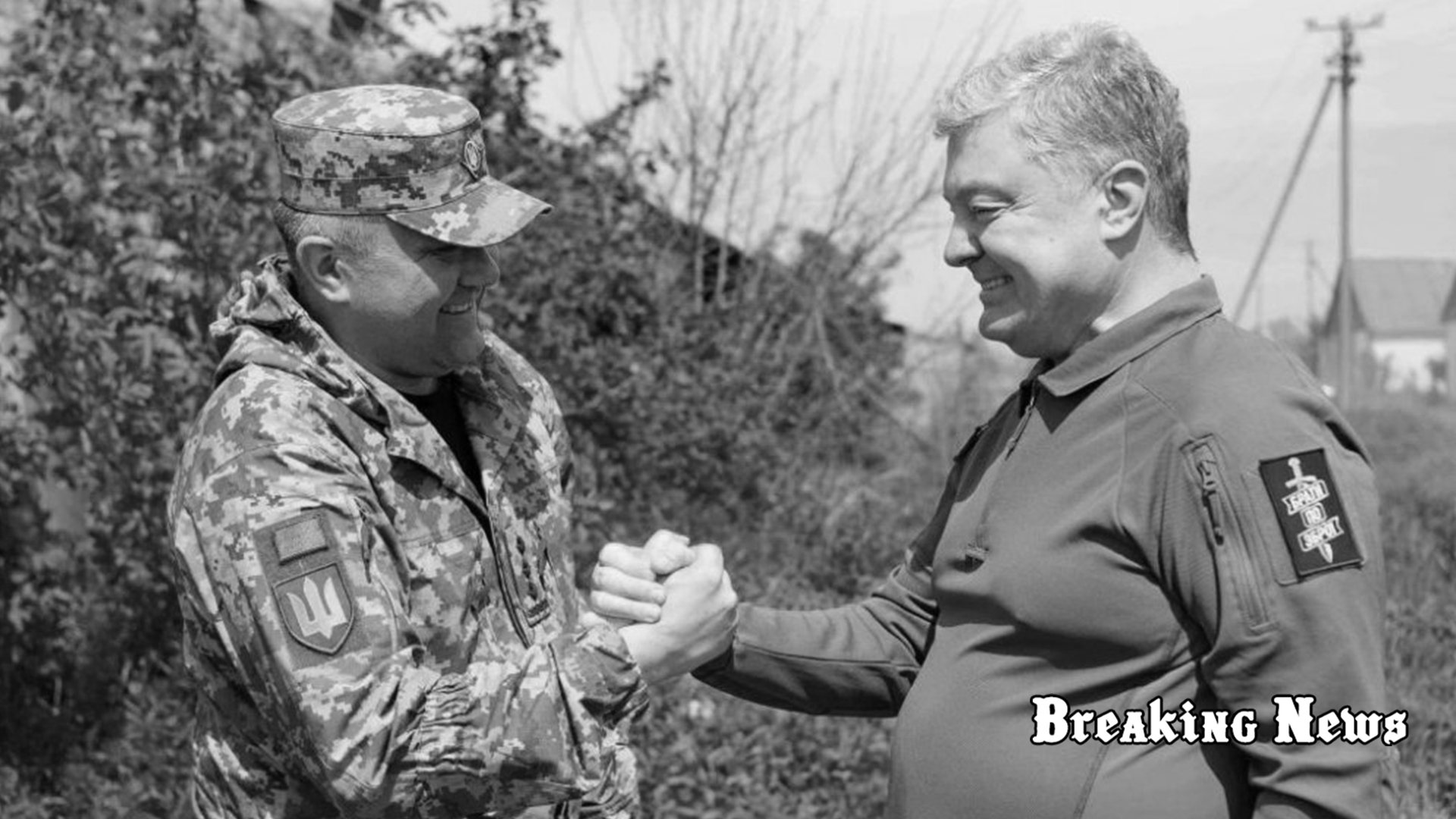 Порошенко привіз у новостворений армійський корпус вантажівки та пересувні автомайстерні