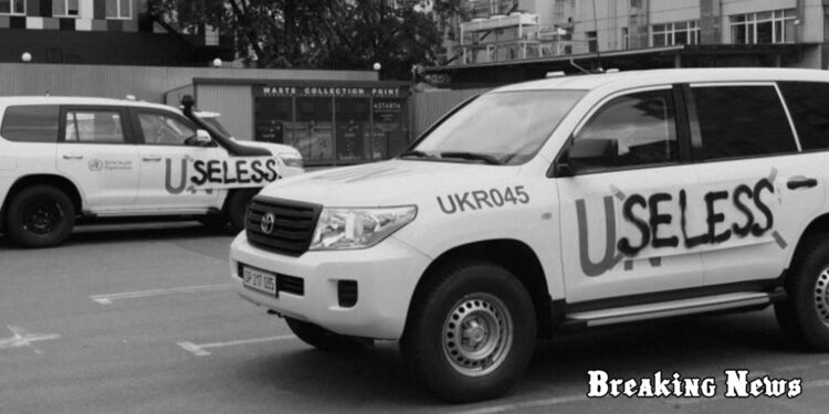 "Бездієві" – у столиці обклеїли позашляховики ООН