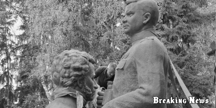 У Полтаві демонтували пам’ятники Ватутіну та Пушкіну