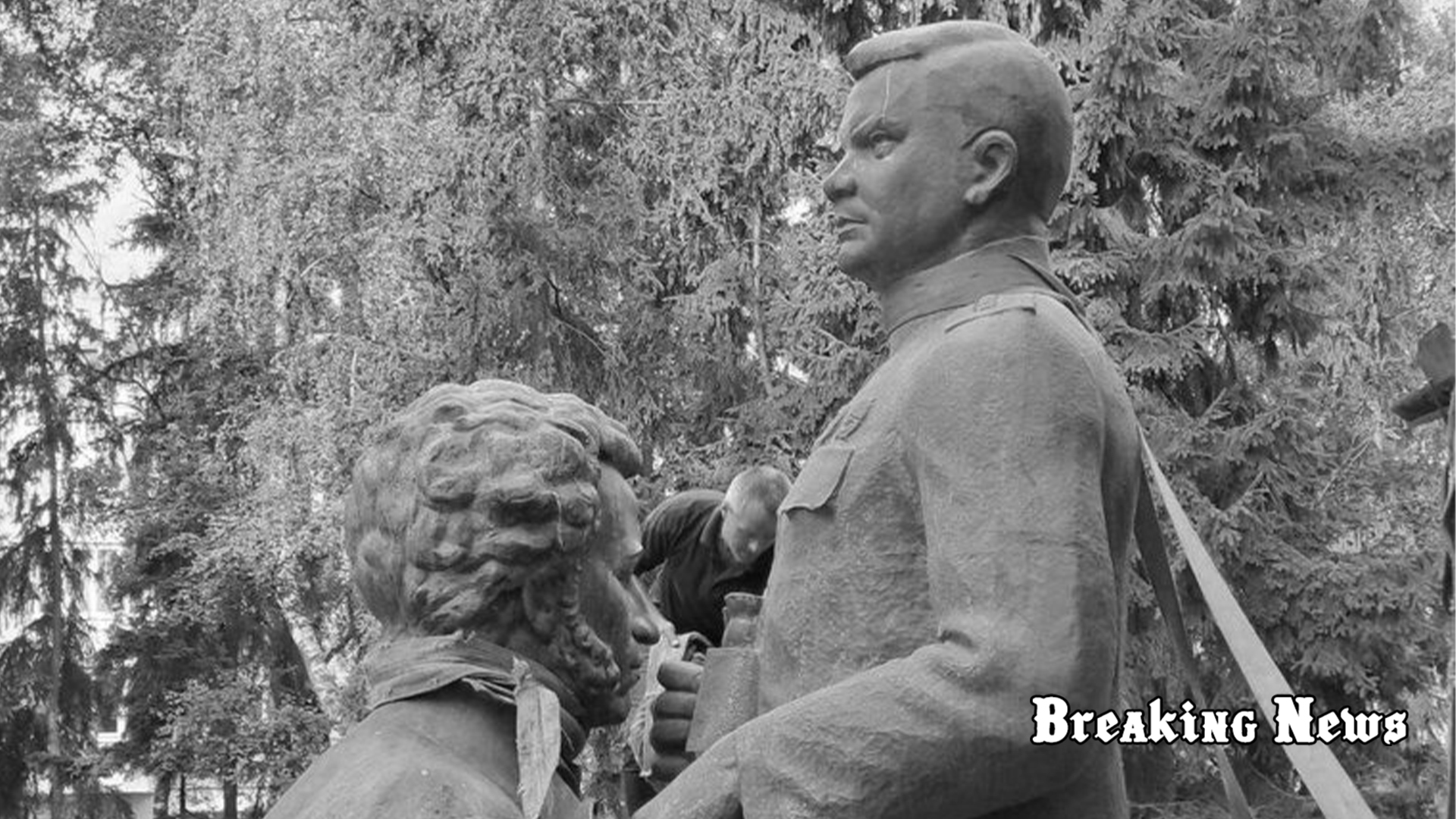 У Полтаві демонтували пам’ятники Ватутіну та Пушкіну