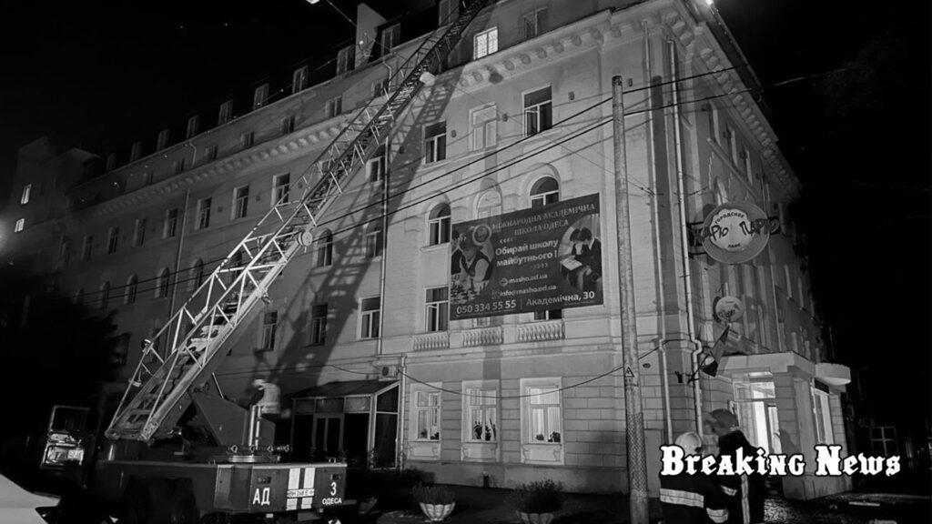 Росіяни вночі випустили по Одесі 15 дронів та 8 “Калібрів”, є постраждалі: фото та відео