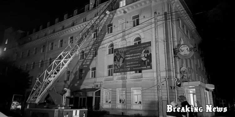 Росіяни вночі випустили по Одесі 15 дронів та 8 “Калібрів”, є постраждалі: фото та відео