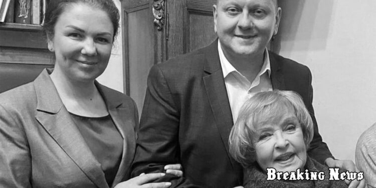 "Людина слова" - Ада Роговцева показала архівне фото із Залужним і його дружиною