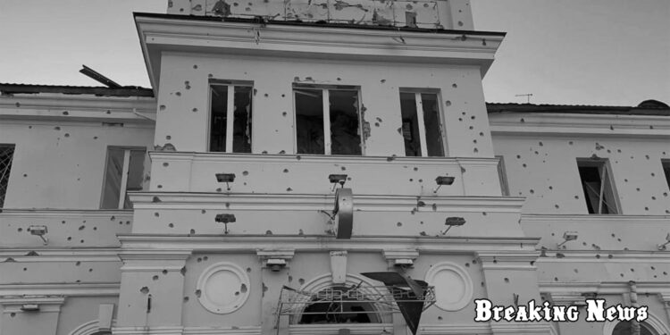 “Варварська атака”: посол США засудила обстріл російськими терористами вокзалу в Херсоні