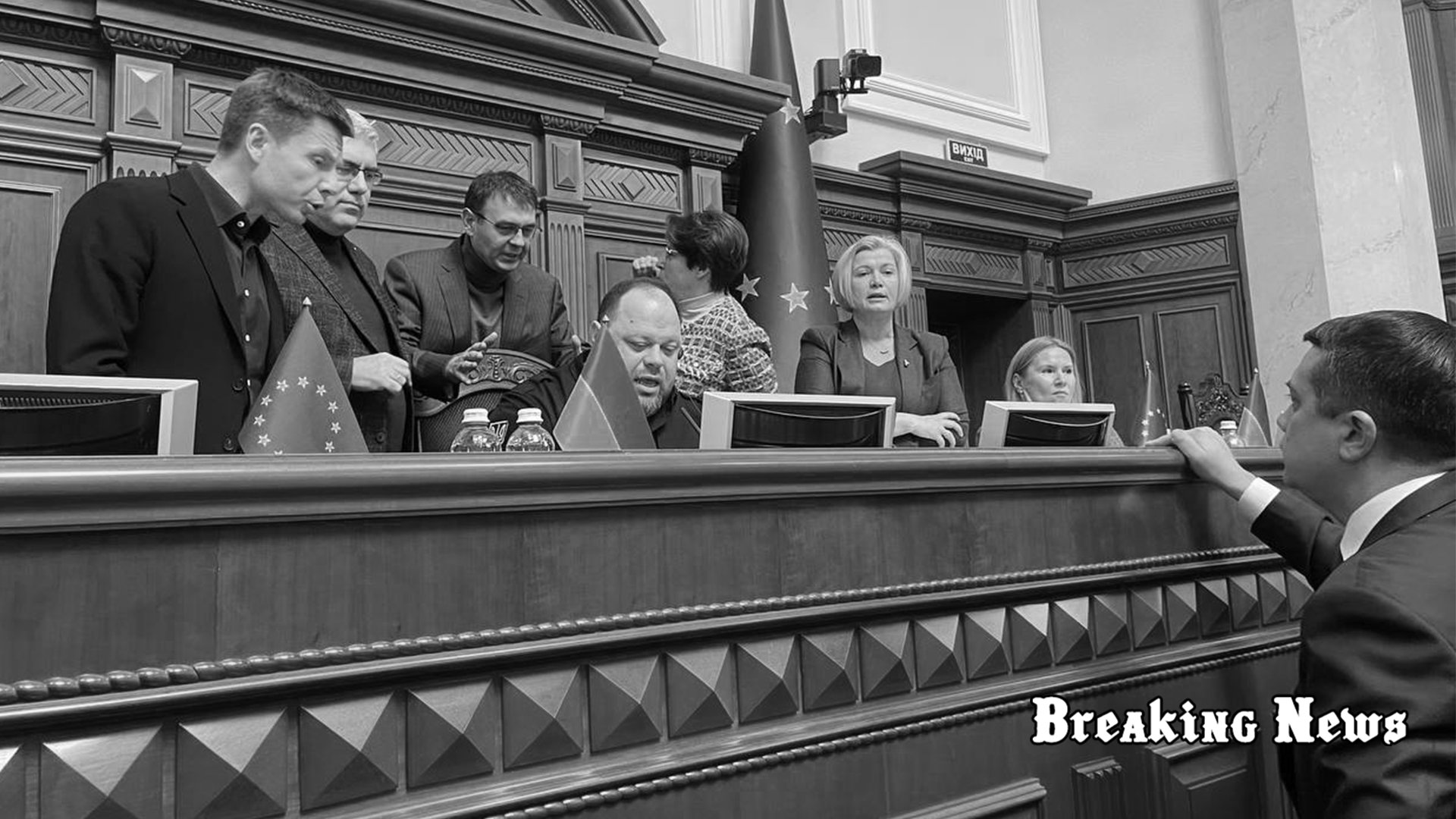 Постанову про звільнення Безуглої не змогли винести на розгляд ВР, нардепи блокували трибуну, а Стефанчук закрив засідання