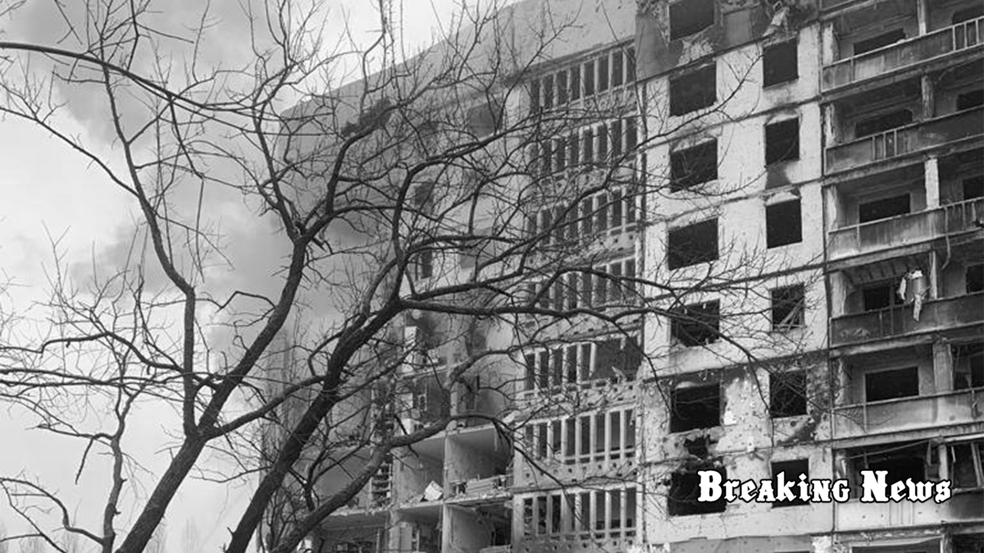 У Харкові через ракетний удар зруйнований під’їзд будинку: під завалами люди
