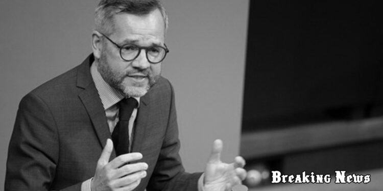 Європа зараз має купувати все необхідне у світі, щоб забезпечити українських військових, - глава закордонного комітету Бундестагу Рот