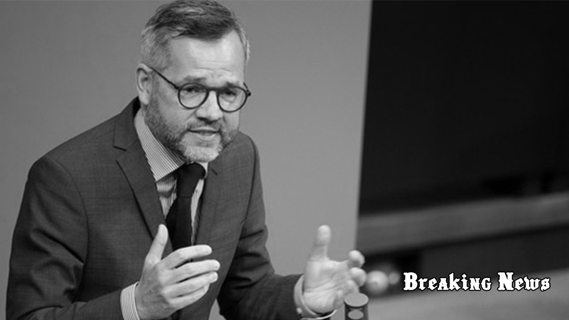 Європа зараз має купувати все необхідне у світі, щоб забезпечити українських військових, - глава закордонного комітету Бундестагу Рот