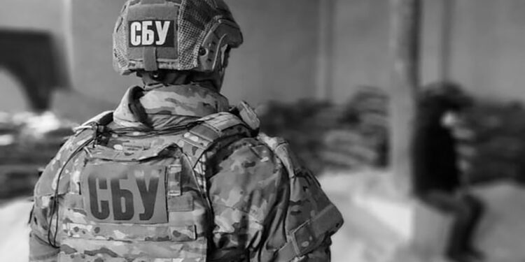 Збирав інформацію про українських військовослужбовців: у Хмельницькому затримали чиновника, який працював на ФСБ