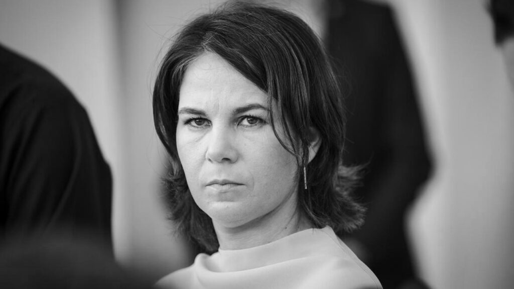 Бербок відкинула заклики "заморозити" війну в Україні