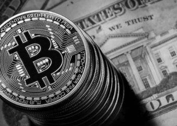 Bitcoin різко обвалився після історичного рекорду