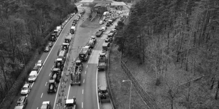 Польські фермери блокують кордон з Німеччиною: утворилися великі затори