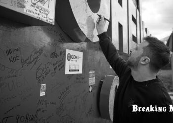 Зеленський розписався на стелі у Донецькій області, яку раніше зафарбували активісти