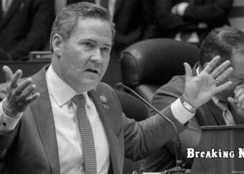 🛑Топпосадовці США на закритій зустрічі радили Трампу звільнити Волца, - Politico