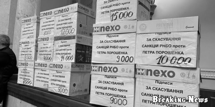 📝 145 тисяч підписів проти санкцій щодо Порошенка передали до ОП, але їх відмовилися приймати