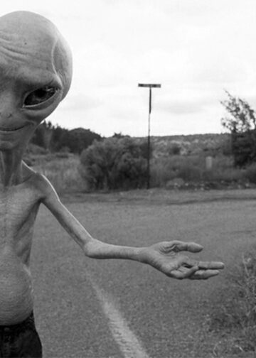 👽 ФБР оприлюднило нові архіви про НЛО: свідчення про уламки, дивні об’єкти та “істот” у космічних костюмах