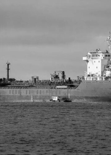 🚢 США за останні три тижні таємно провели через Ормузьку протоку близько 70 суден – NYT